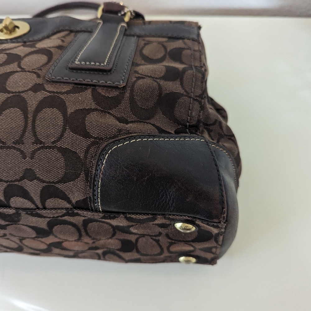 Vintage Coach Hampton turn lock tote! GUC! No tears, rips, or holes! Model 11063 - Picture 8 of 14